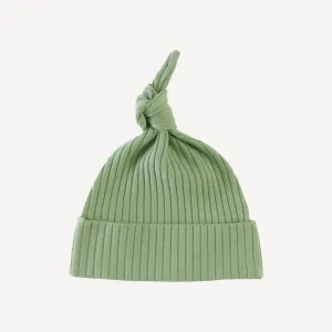 knot hat | sweet pea green | organic cotton wide rib