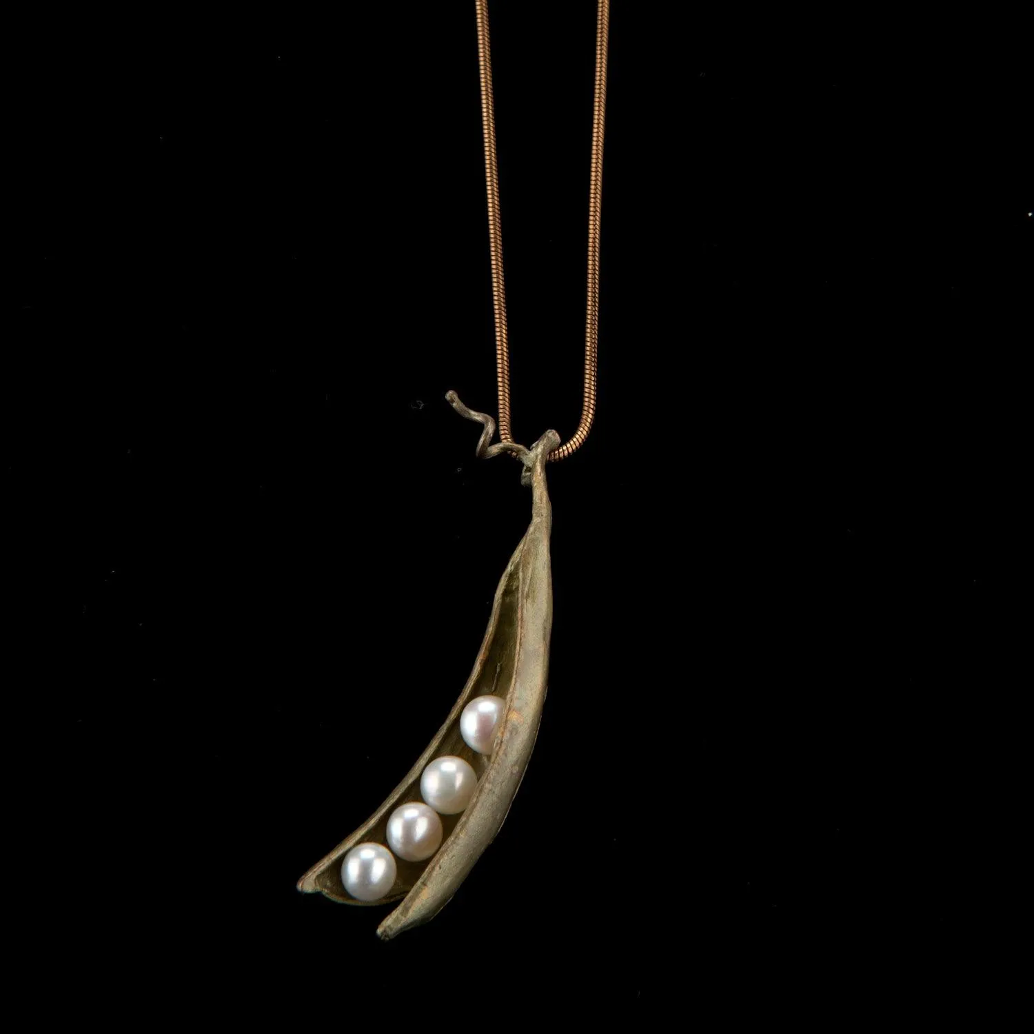 Pea Pod Pendant - 4 Pearls